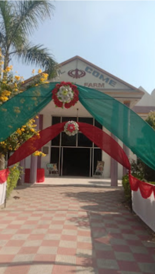 Gate 1 decoration at Badwal Farm